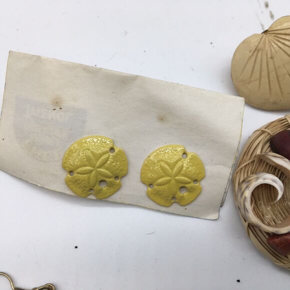 Lot Natural  Seashell Earrings Embellished Gold Tone Enamel Wicker 4 Sets READ - Picture 4 of 8